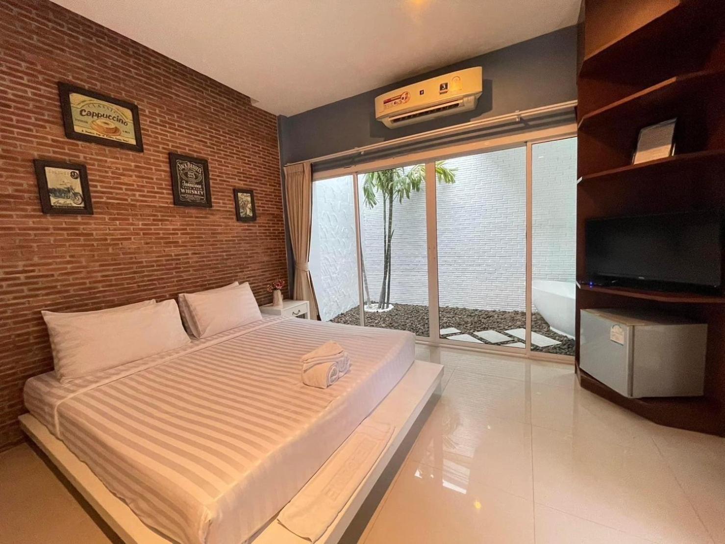 Milano Huahin Hotel Bagian luar foto