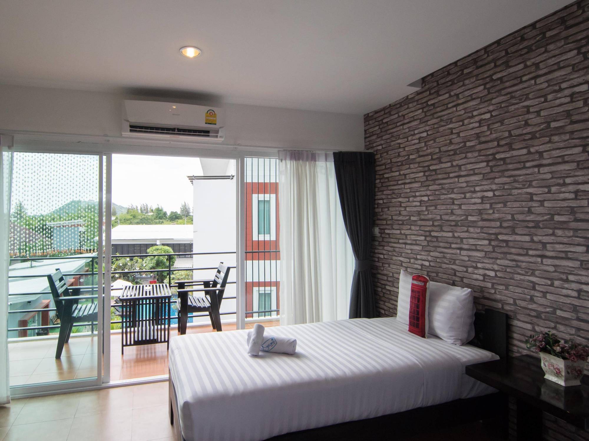 Milano Huahin Hotel Bagian luar foto