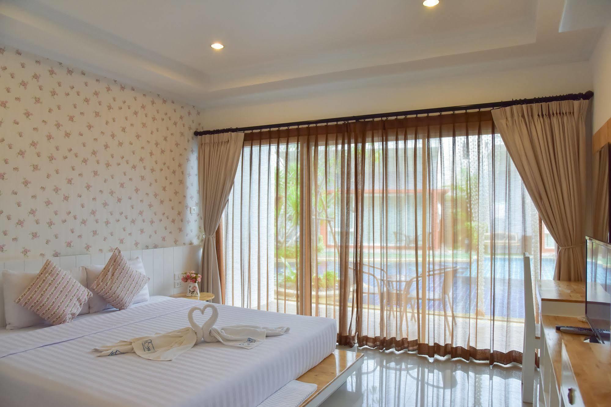 Milano Huahin Hotel Bagian luar foto