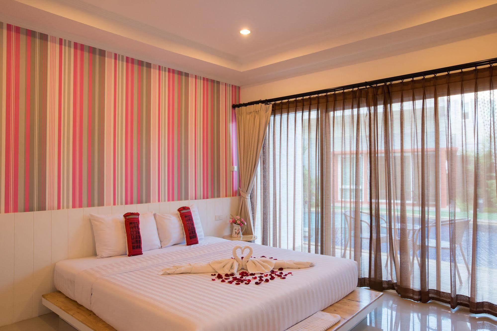 Milano Huahin Hotel Bagian luar foto