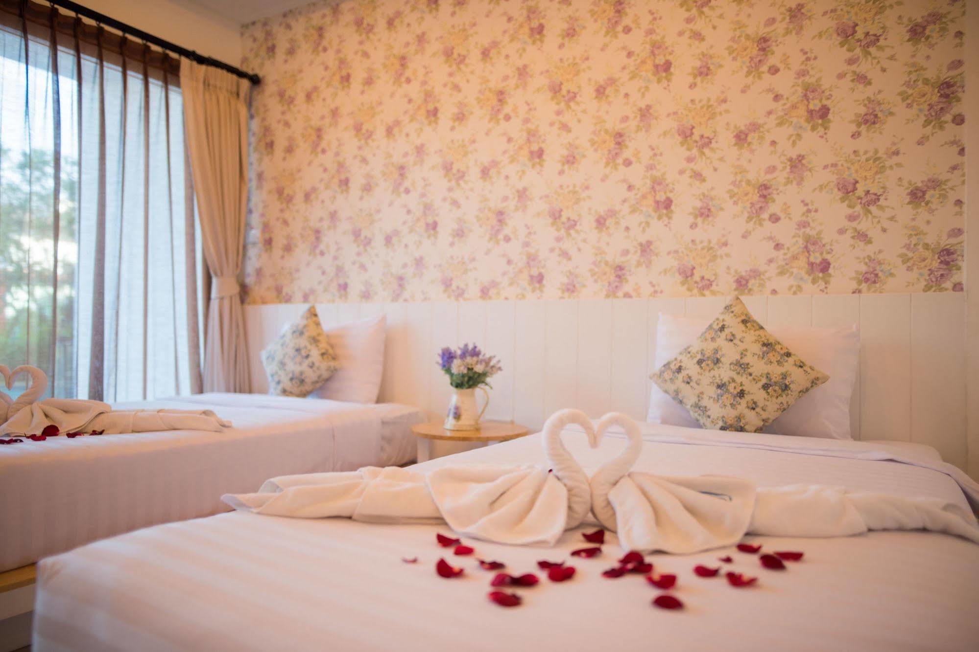 Milano Huahin Hotel Bagian luar foto